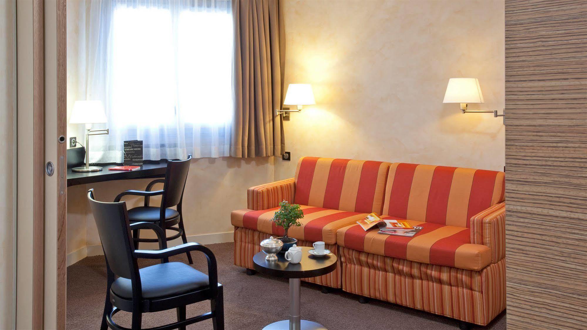 Hotel-Restaurant De L'Embarcadere Nantua Buitenkant foto
